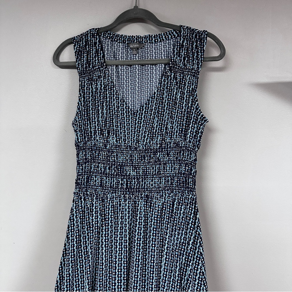 Daisy Fuentes Smocked  Wrinkle- Free  Summer  Sleeveless Maxi Dress, M